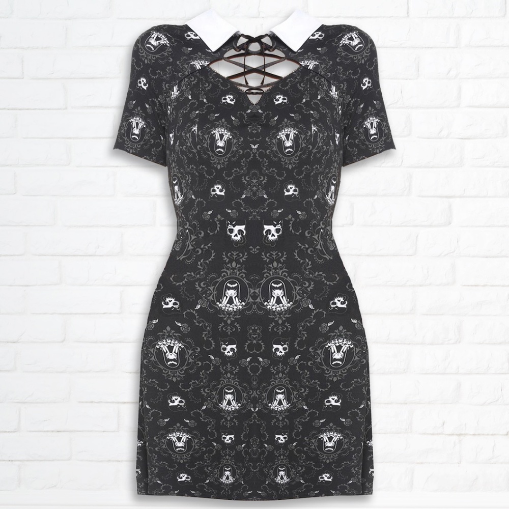 NWT Emily The Strange Gothic Portrait Lace-Up Collar Dress Junior Size M
